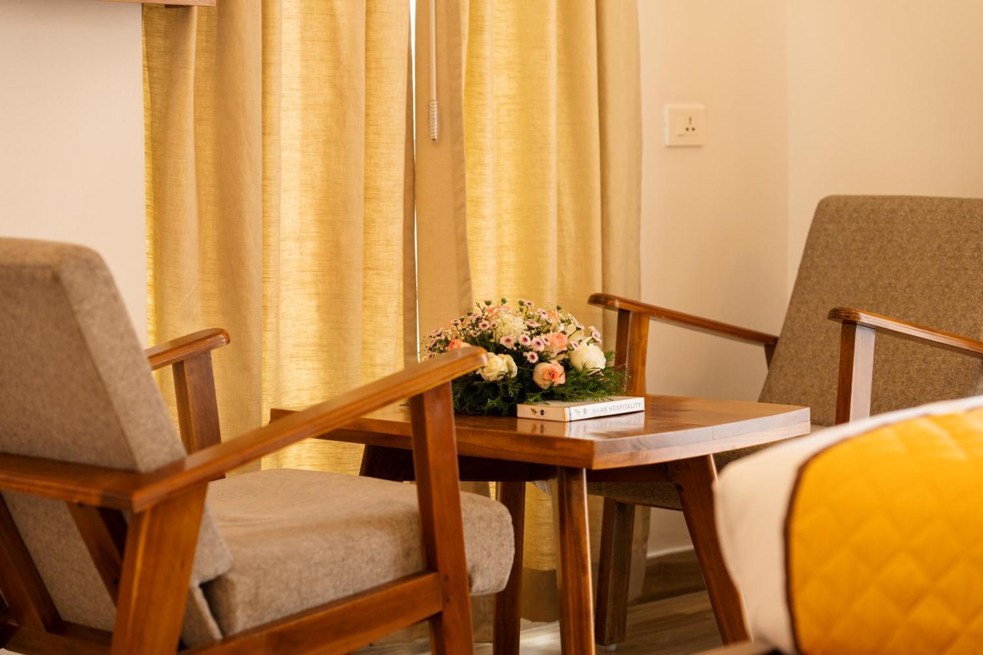 Solo Inn By Hawk Hospitality Kochi ภายนอก รูปภาพ