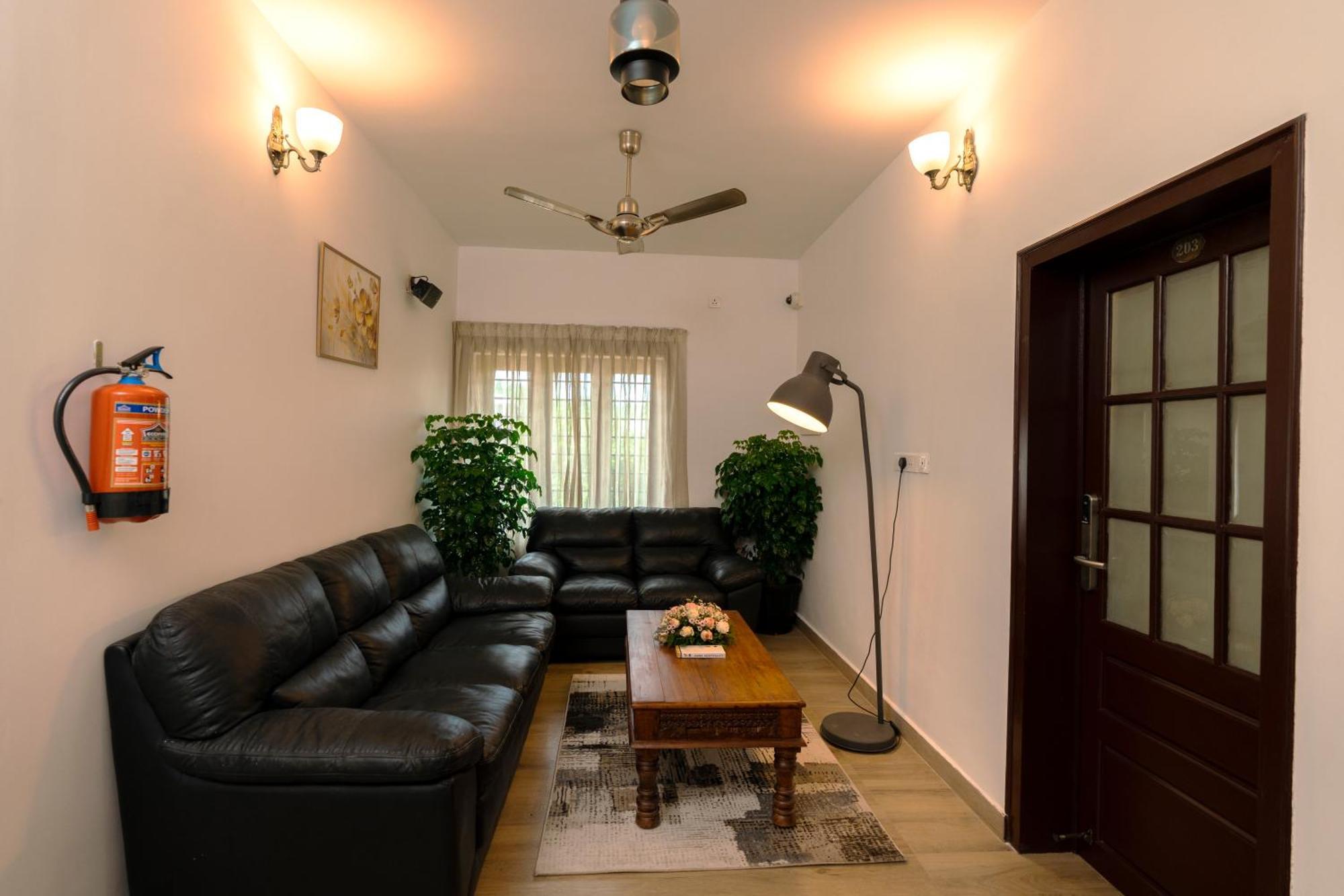 Solo Inn By Hawk Hospitality Kochi ภายนอก รูปภาพ