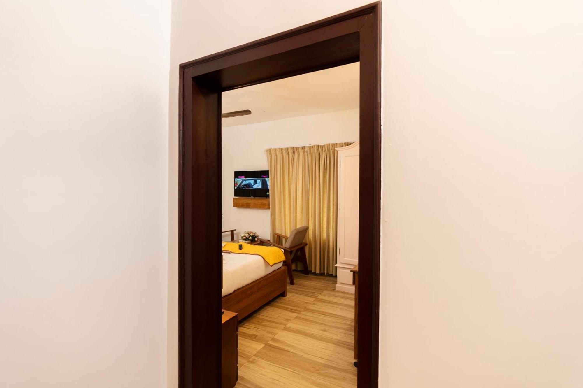 Solo Inn By Hawk Hospitality Kochi ภายนอก รูปภาพ