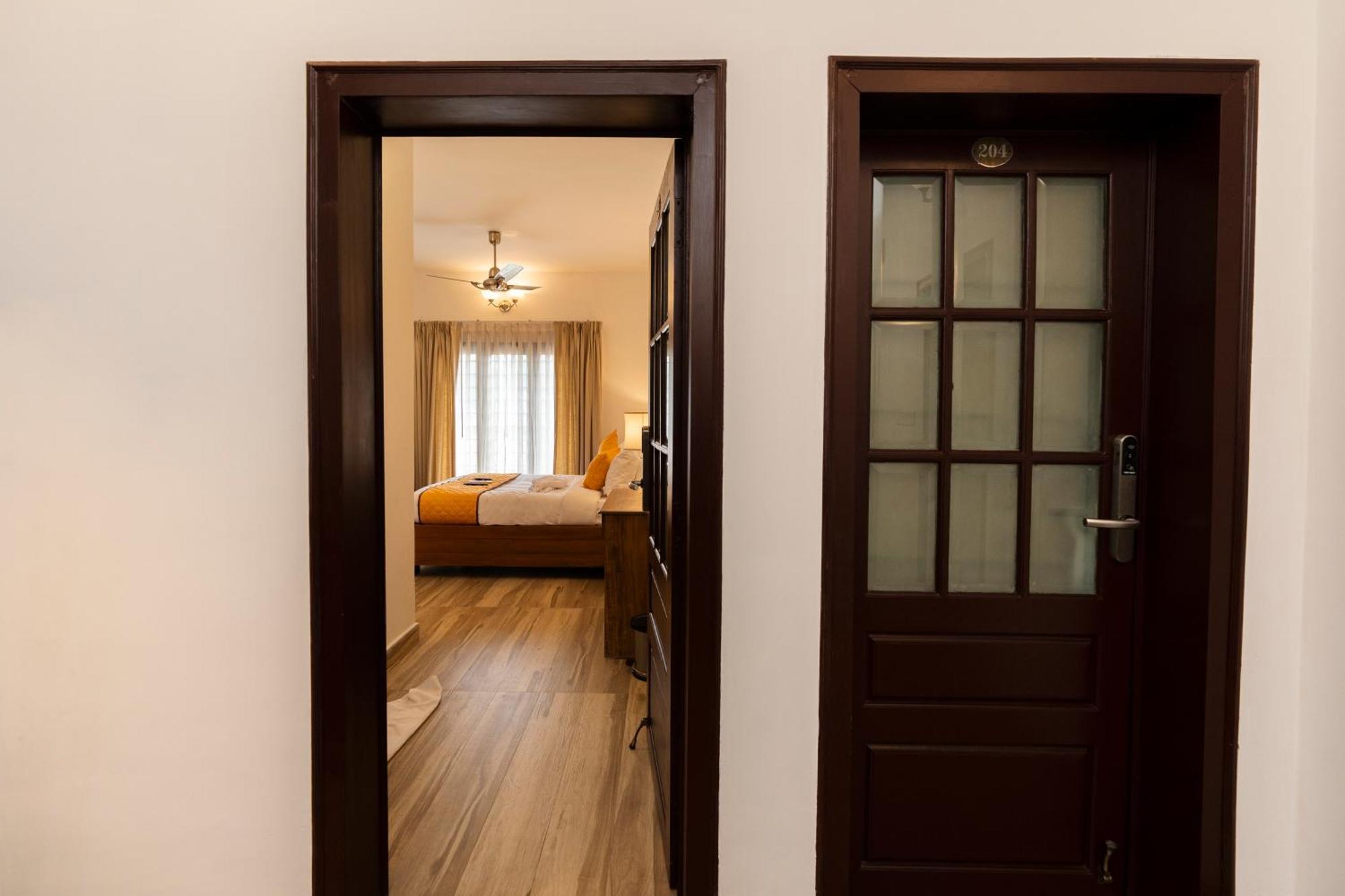Solo Inn By Hawk Hospitality Kochi ภายนอก รูปภาพ