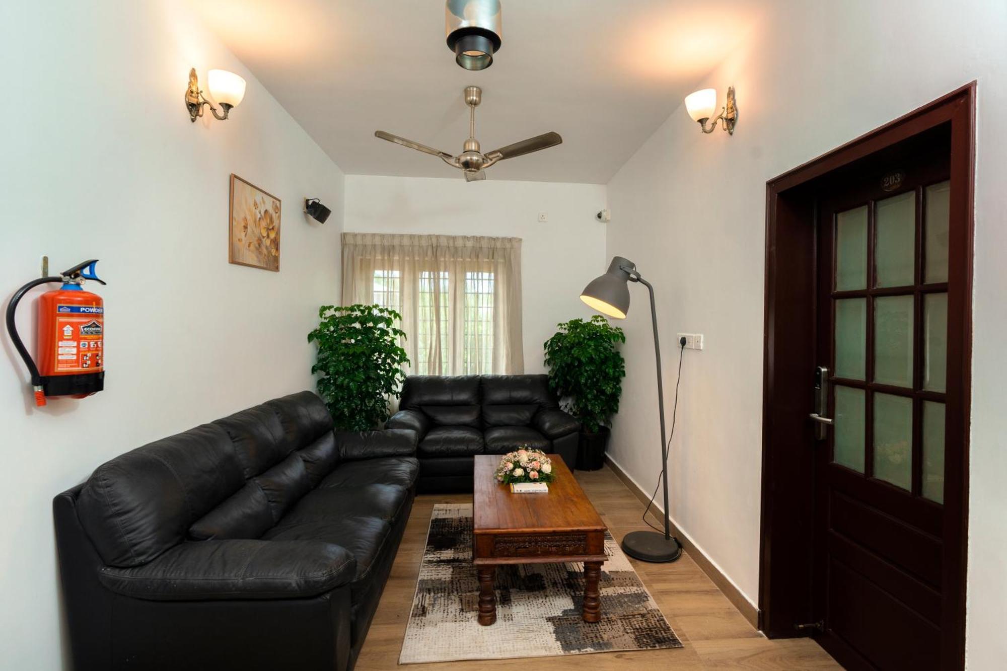 Solo Inn By Hawk Hospitality Kochi ภายนอก รูปภาพ