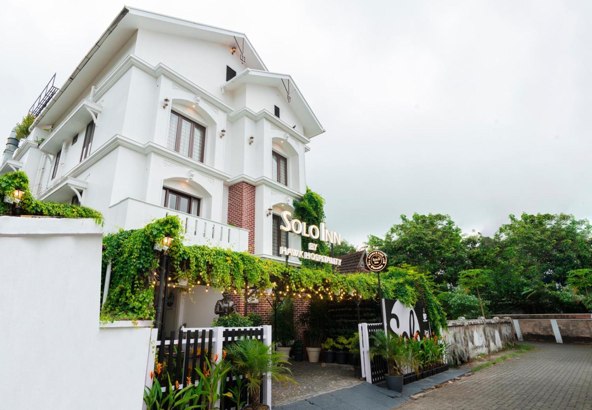 Solo Inn By Hawk Hospitality Kochi ภายนอก รูปภาพ