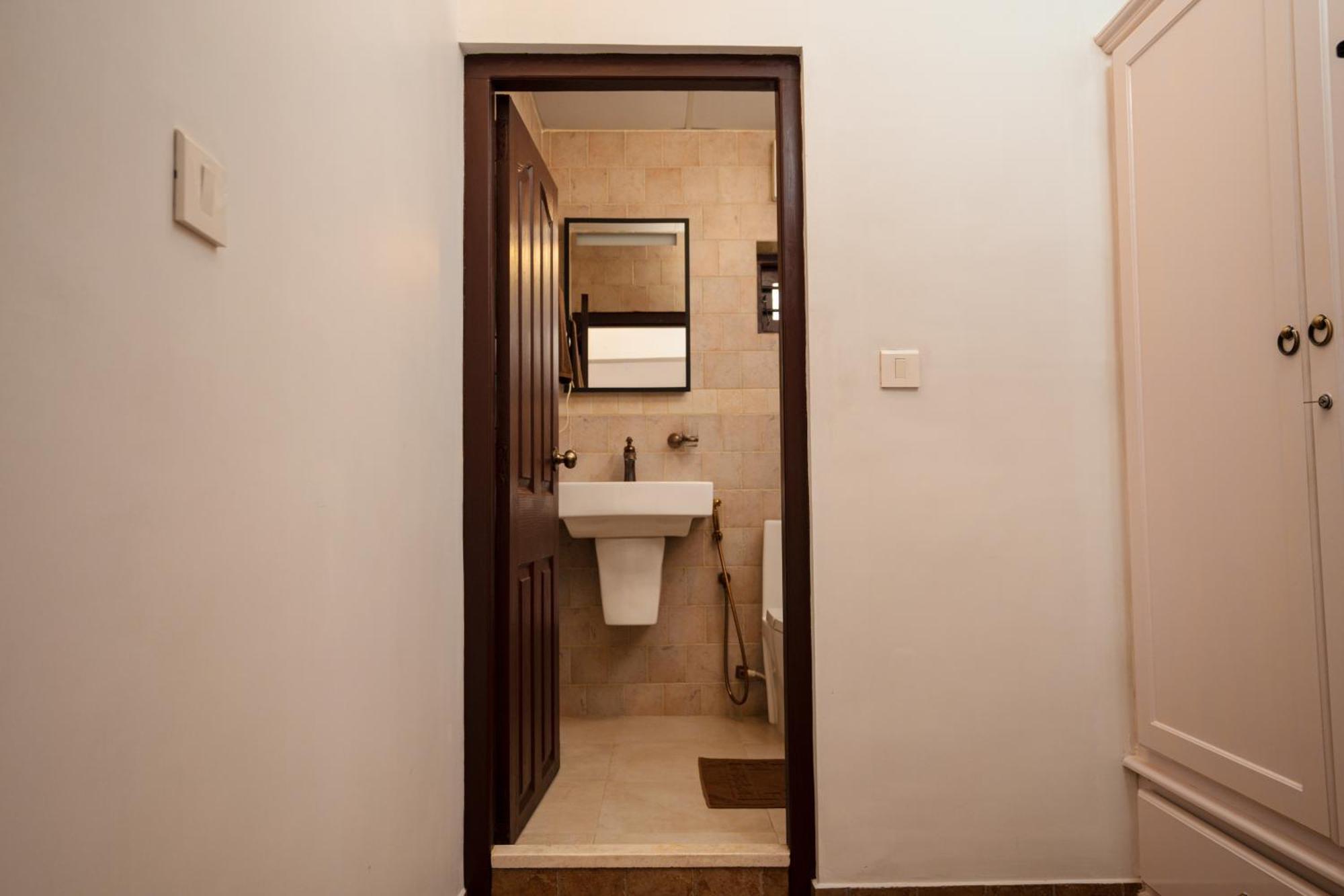 Solo Inn By Hawk Hospitality Kochi ภายนอก รูปภาพ