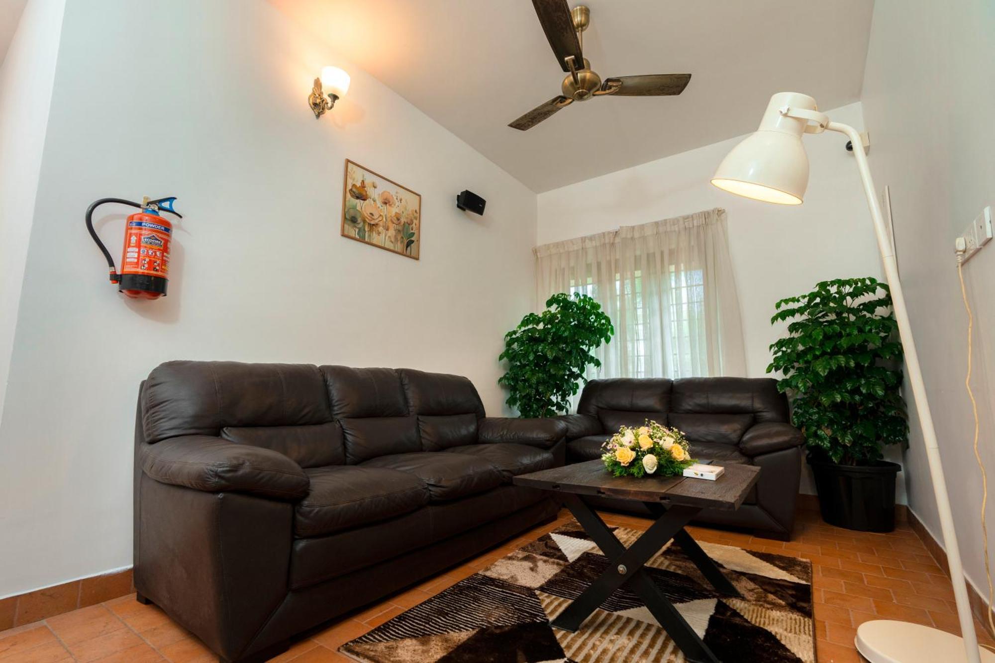 Solo Inn By Hawk Hospitality Kochi ภายนอก รูปภาพ
