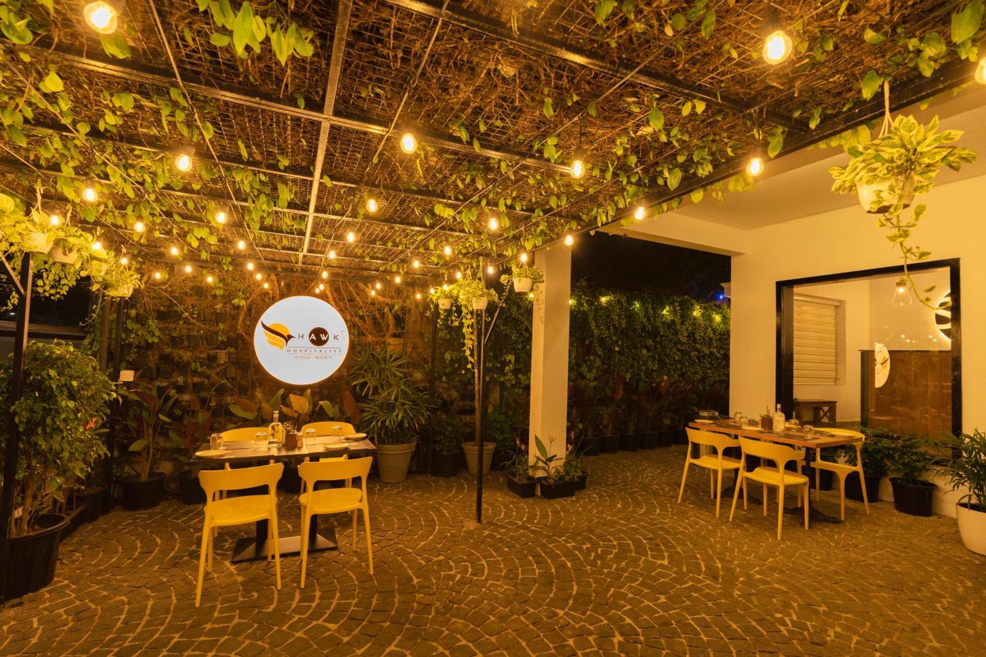 Solo Inn By Hawk Hospitality Kochi ภายนอก รูปภาพ